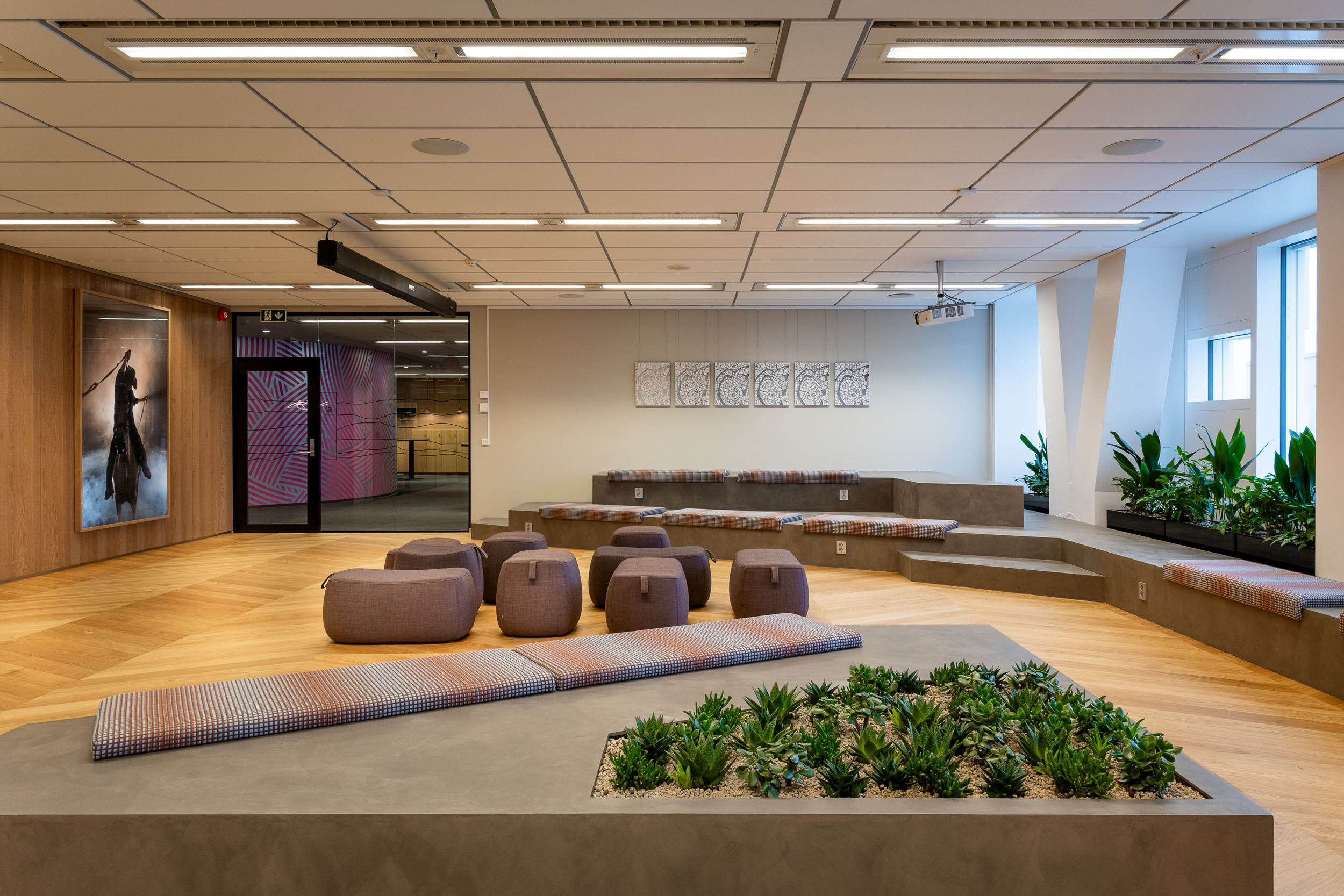 Amfiet i fellesareal møtesenter. Foto: Kjetil Gudem 