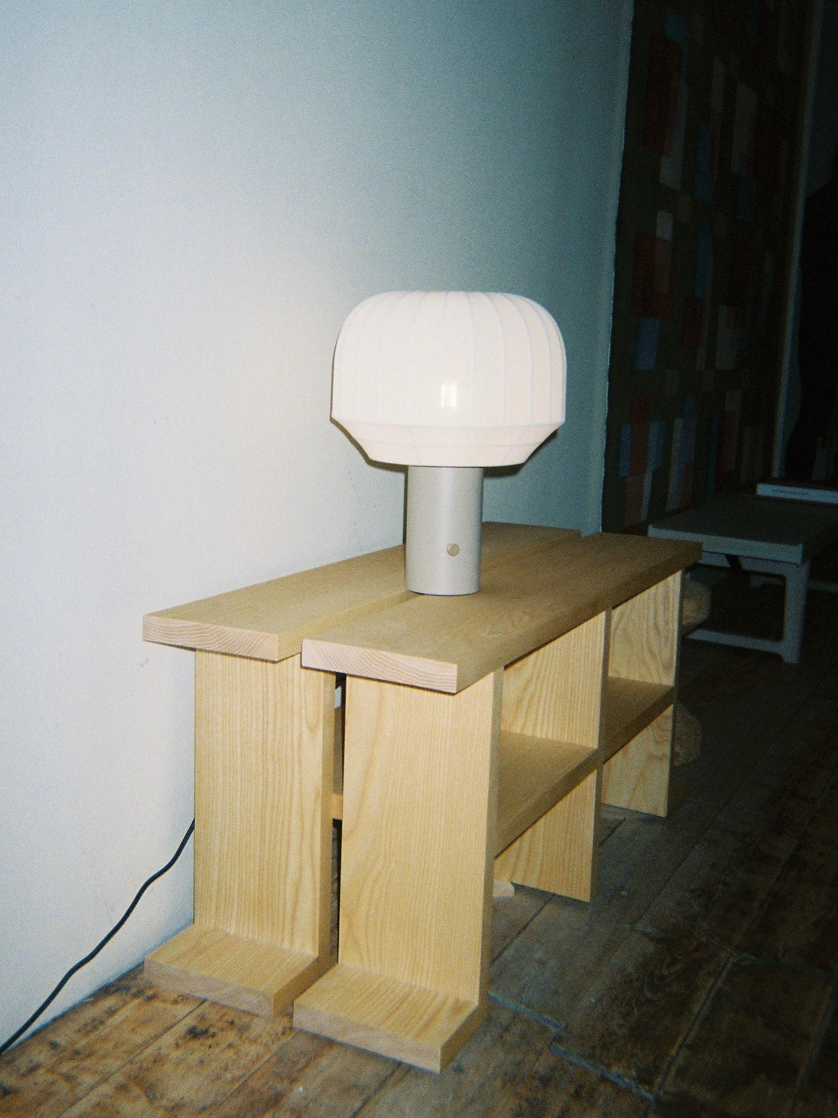 Lagvis benken ble siden stil ut under Designers Saturday utstillingen Tidsånden 02 Hos Paul kuratert av Kirsten Visdal og Per Olav Sølvberg