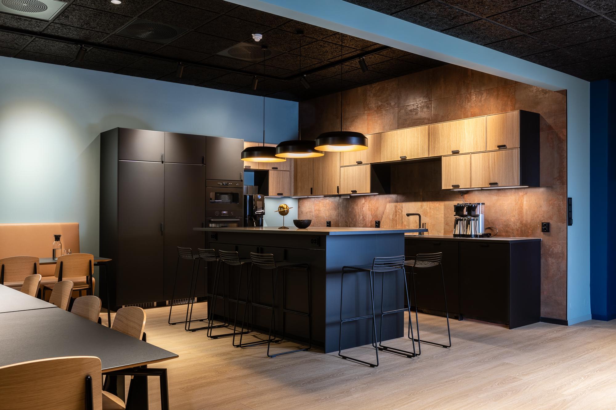 Stort kjøkken og spiserom