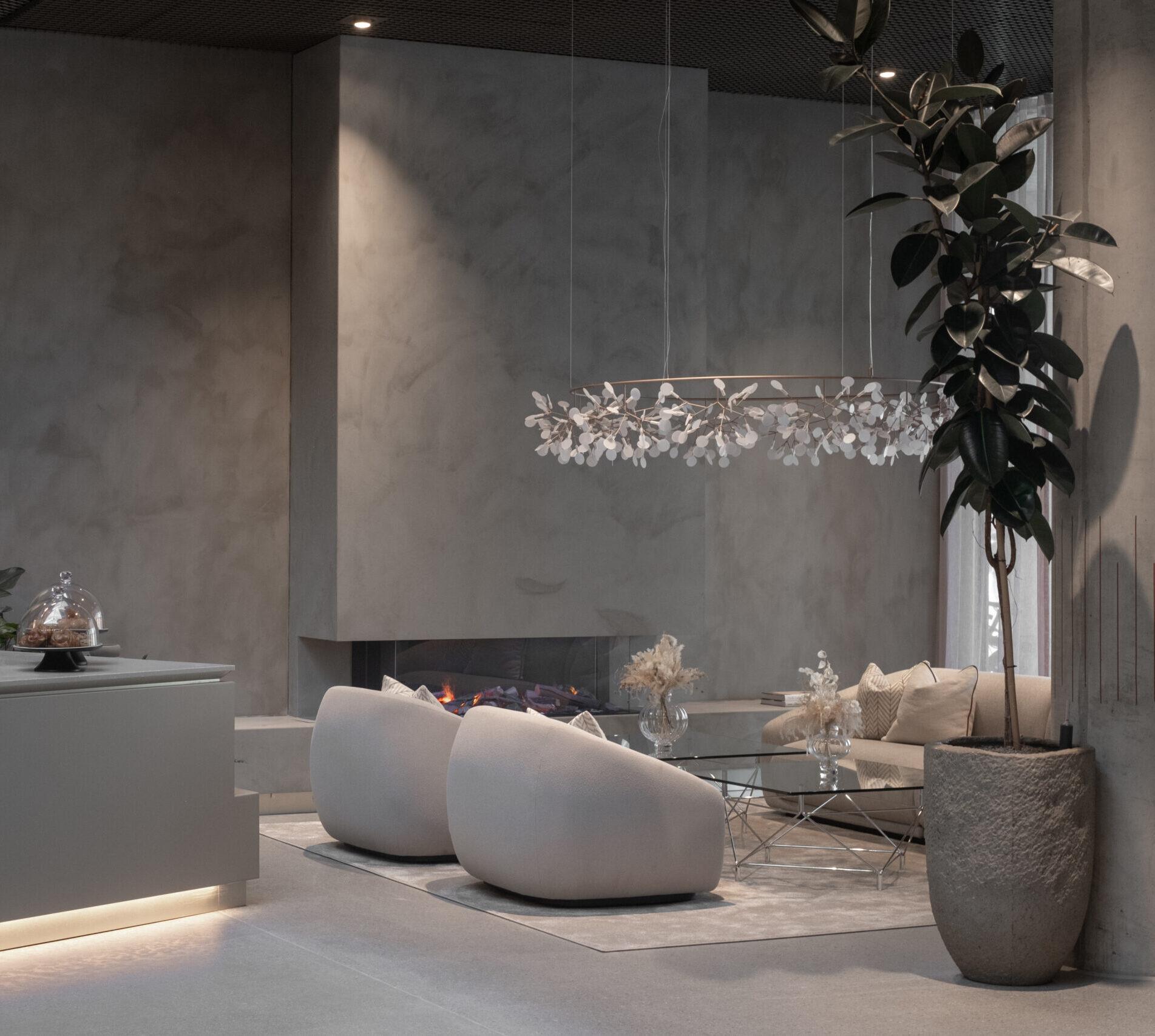 Stillhet og varme. En nedtonet palett og myke former skaper en lun pause fra det &aring;pne landskapet &ndash; med peis, tekstur og lavm&aelig;lt lys.