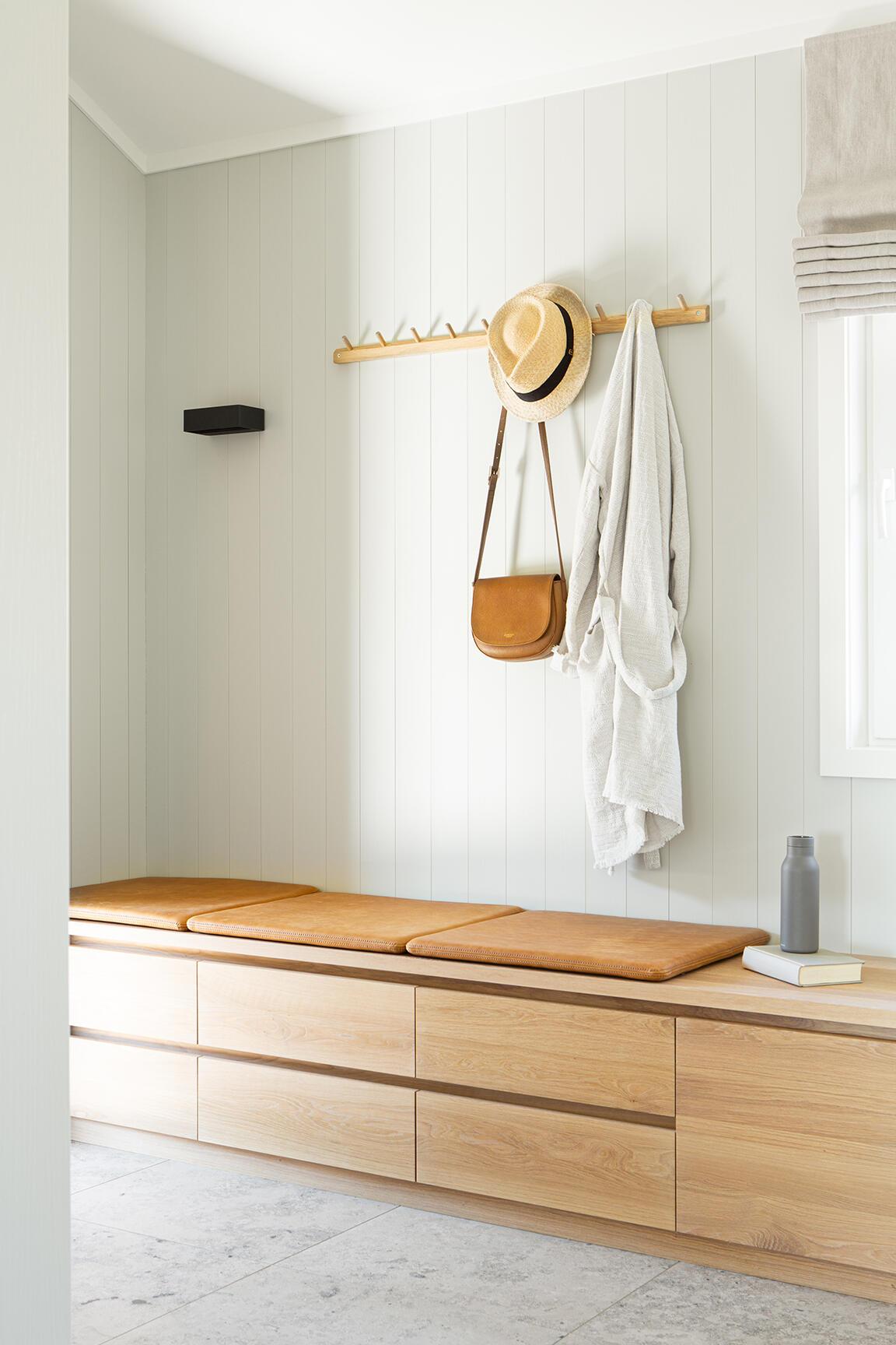 inngangsparti nyfeltogstrand_interiørarkitekter_sommerhus_10.jpg