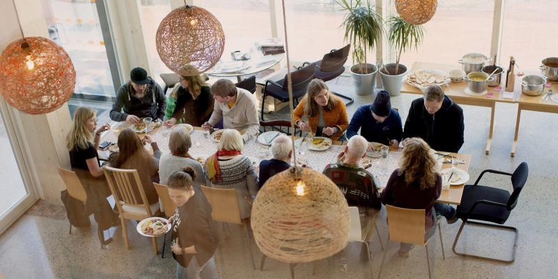 Fra et velkjent eksempel på godt bomiljø. Vindmøllebakken i Stavanger, tegnet av Helen & Hard, endte sogar opp på biennalen i Venezia, til stående ovasjoner. Foto: Minna Soujoki/Helen & Hard